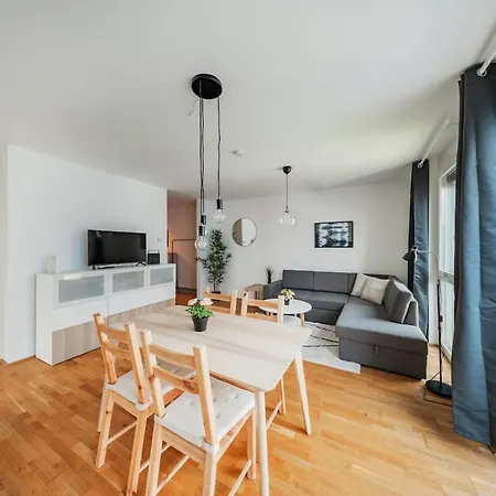 Apartment Great - 2 Bedrooms - With Parking