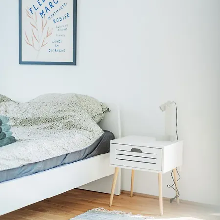 Apartment Great - 2 Bedrooms - With Parking