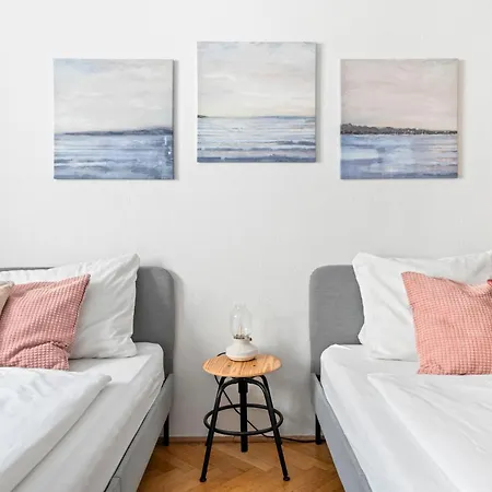 2 Bedroom In Neubau, 6 Min To Center