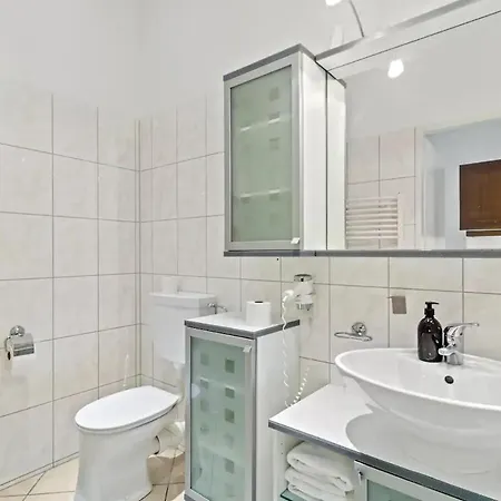 Apartment Neben Augarten I 5 Min To Metro I 10 Min To Vienna