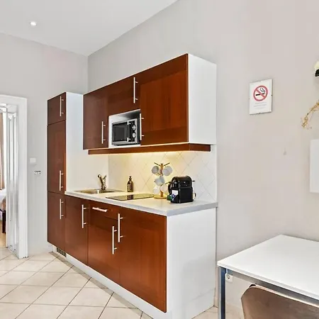 Apartment Neben Augarten I 5 Min To Metro I 10 Min To *
