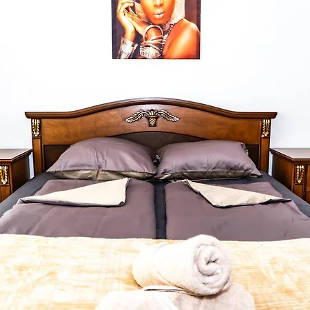 Spacious 5 Minutes To Wiener Stadthalle Apartment *