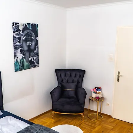 Spacious 5 Minutes To Wiener Stadthalle Apartment Vienna