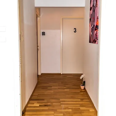 Spacious 5 Minutes To Wiener Stadthalle *