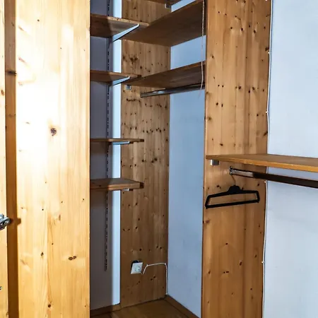 Spacious 5 Minutes To Wiener Stadthalle Apartment