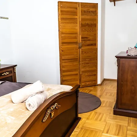 Spacious 5 Minutes To Wiener Stadthalle Apartment *