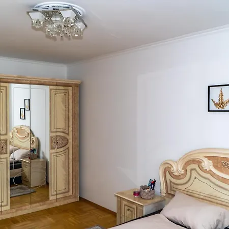 Spacious 5 Minutes To Wiener Stadthalle Apartment