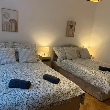 Apartment Renovated With Balcony *