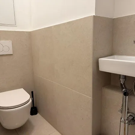 Renovated With Balcony Apartment Vienna