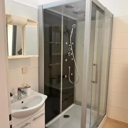 Full Premium - 2 Bedrooms For 5 People - Near Metro Feriehus