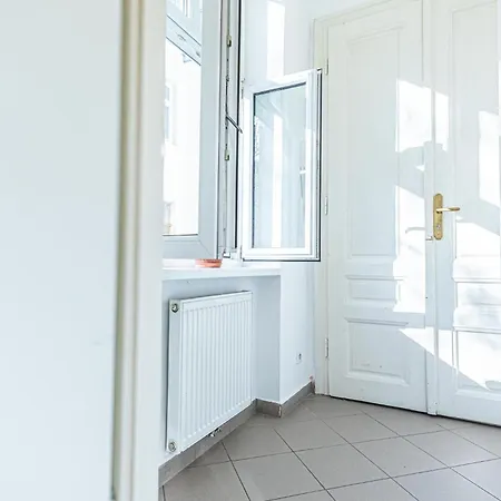 Apartment Stylish 2br Shared For Longstays Margareten, Up To 5p *