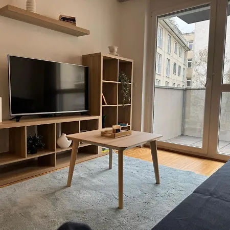 2br, Balcony, Central, Danube, U6 & S-bahn - Axara Housing Brn 22 Apartment *