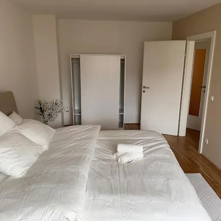 Apartment 2br, Danube, Central, U6 & S-bahn - Axara Housing Brn 16 Vienna