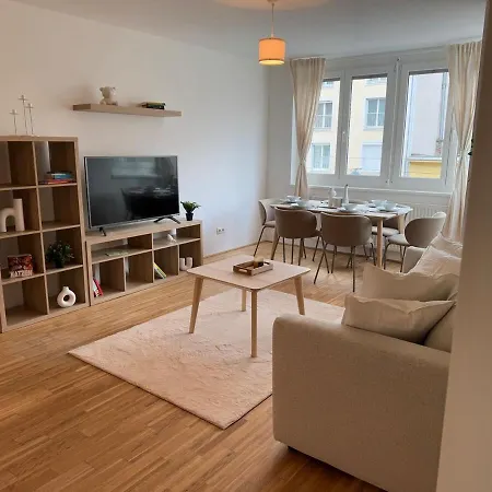 2br, Danube, Central, U6 & S-bahn - Axara Housing Brn 16