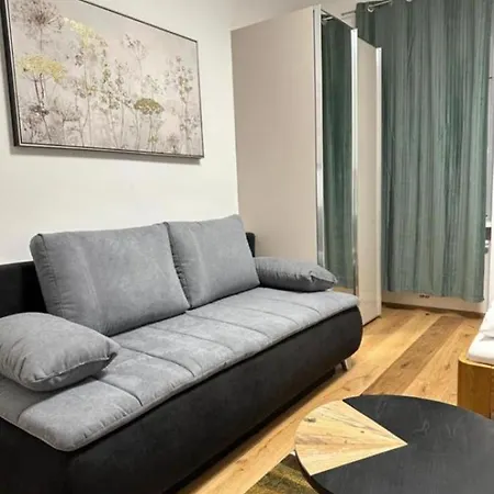 Cozy In Ottakiring Area Apartamento *