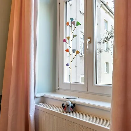 Feel At I Bright Windows I Penzing Trainstation Viena