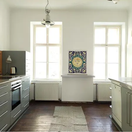 Eden Garden With Terrace & Bbq Apartment