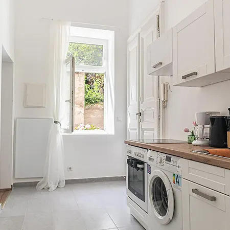 Amazing 1br Apt, Next To Akh Building For Everyone Wien