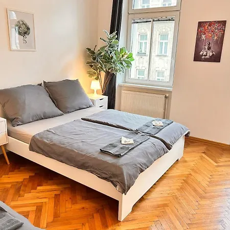 Charming Loft For 4 Guests In 20 Apartment