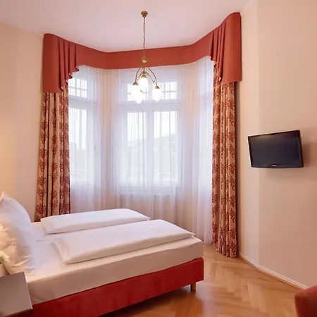 Johann Strauss 4*