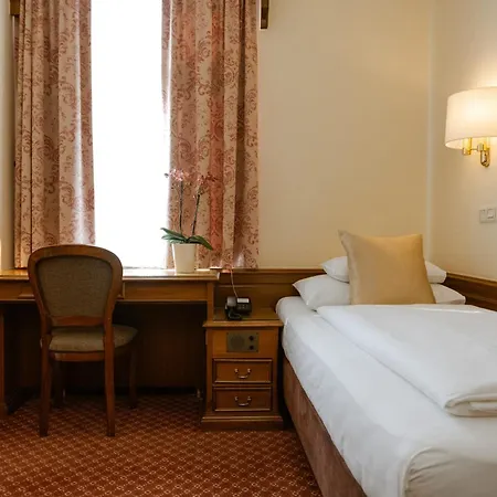 Hotel City Central Отель 4*