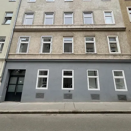 Bright And Quiet Near Schoenbrunn Apartment *