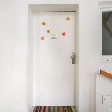 Modern Living In Center - Fully Equipped Apartment