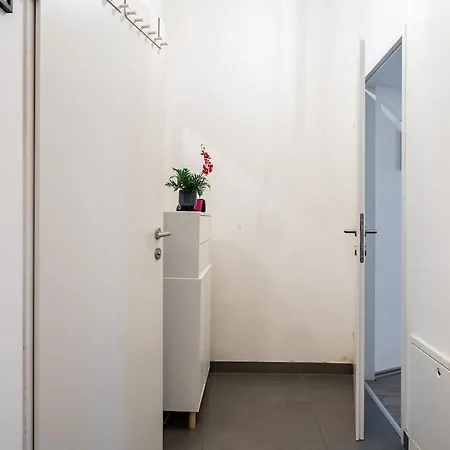 Modern Living In Center - Fully Equipped Apartment *