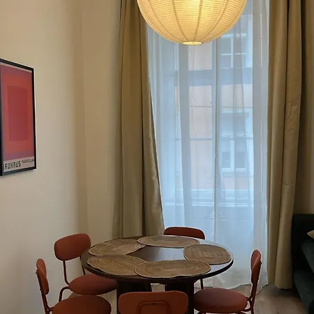 Lovely 1br & 1lr For 5p In The Heart Of Apartment