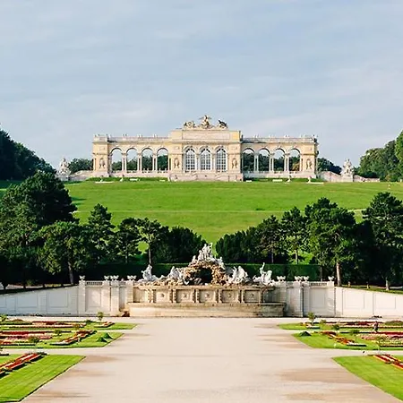 Apartmán Vis A Vis Schoenbrunn With Private Parking Vídeň