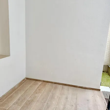 Renovated With Balcony Vienna