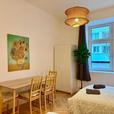 Apartment Renovated With Balcony Vienna