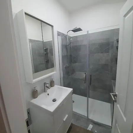 Bright And Quiet Apartments, Just 10 Minutes To U4, U6 And Schoenbrunn Palace Apartment