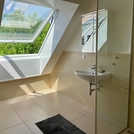 2 Bedroom Long-term With Free Parking *