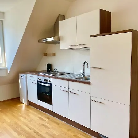 2 Bedroom Long-term With Free Parking Apartment