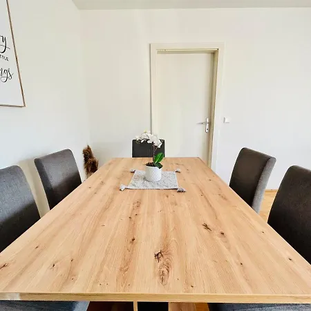 2 Bedroom Long-term With Free Parking Apartment *