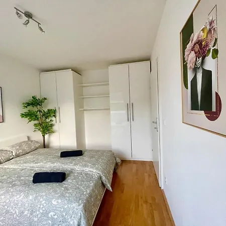 2 Bedroom Long-term With Free Parking *