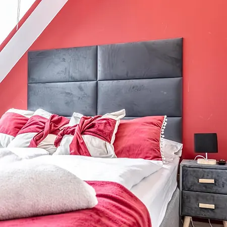 Stunning 12br Shared -floor Perfect For 24 People Group Apartment
