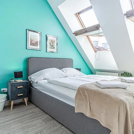 Stunning 12br Shared -floor Perfect For 24 People Group Apartment *