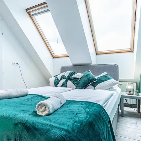 Apartment Stunning 12br Shared -floor Perfect For 24 People Group *