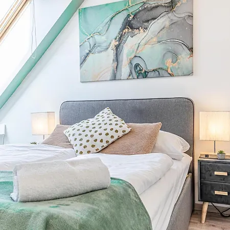 Apartment Stunning 12br Shared -floor Perfect For 24 People Group *