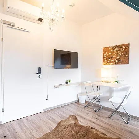 Stunning 12br Shared -floor Perfect For 24 People Group Apartment Wien
