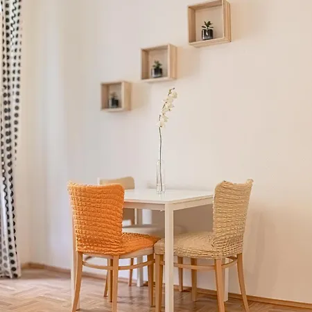 Convenient 1br In The Heart Of