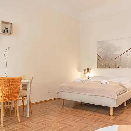 Convenient 1br In The Heart Of *
