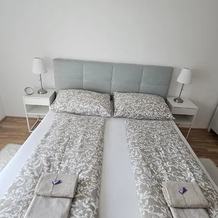 - Favoriten Apartment *