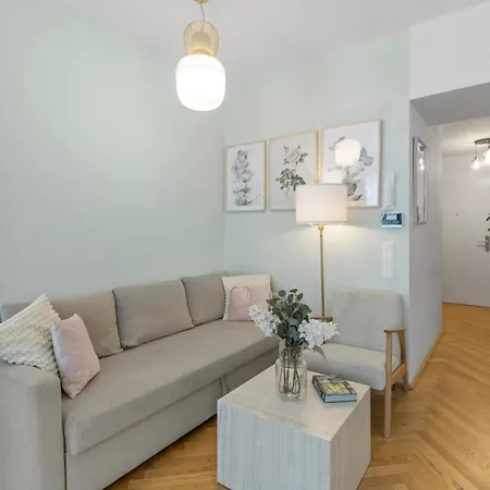 Apartment, Two Metro Stations To Hauptbahnhof