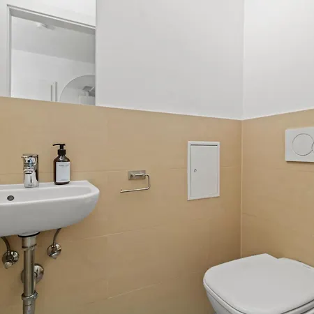 Apartment, Two Metro Stations To Hauptbahnhof *