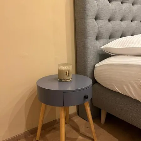 Aparment Near Metro - Kingsize Bed Apartment *