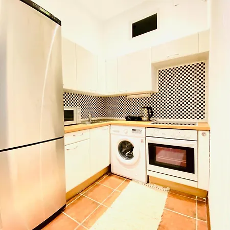 Stylish 2br Prime Location By Westbahnhof Apartment