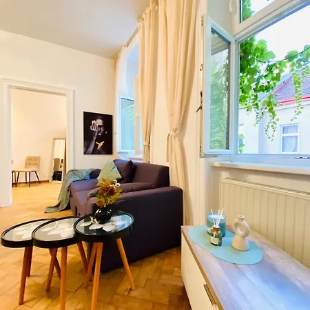 Stylish 2br Prime Location By Westbahnhof Apartment Vienna